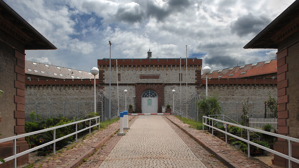 Auffahrt zur JVA Bruchsal